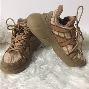 Uterque  womens leather camel low sz6.5